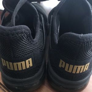 Women’s Puma tennis shoes
